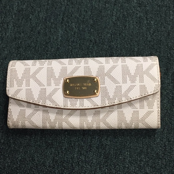 Michael Kors Handbags - Michael Kors Wallet